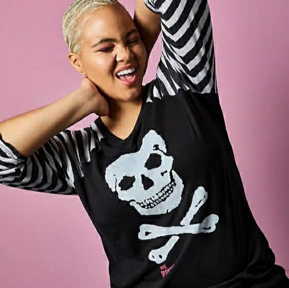 Betsey Johnson Tops - Betsy Johnson classic fit tee